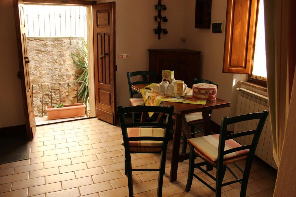 Delizioso Trilocale In Centro Apartment Montemerano Cameră foto