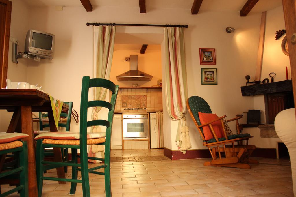 Delizioso Trilocale In Centro Apartment Montemerano Cameră foto